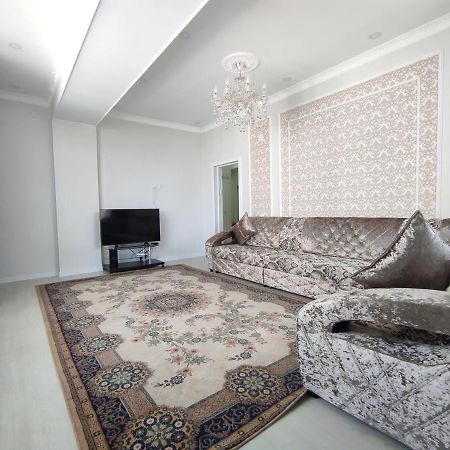 Prestigious Apartment In ビシュケク エクステリア 写真