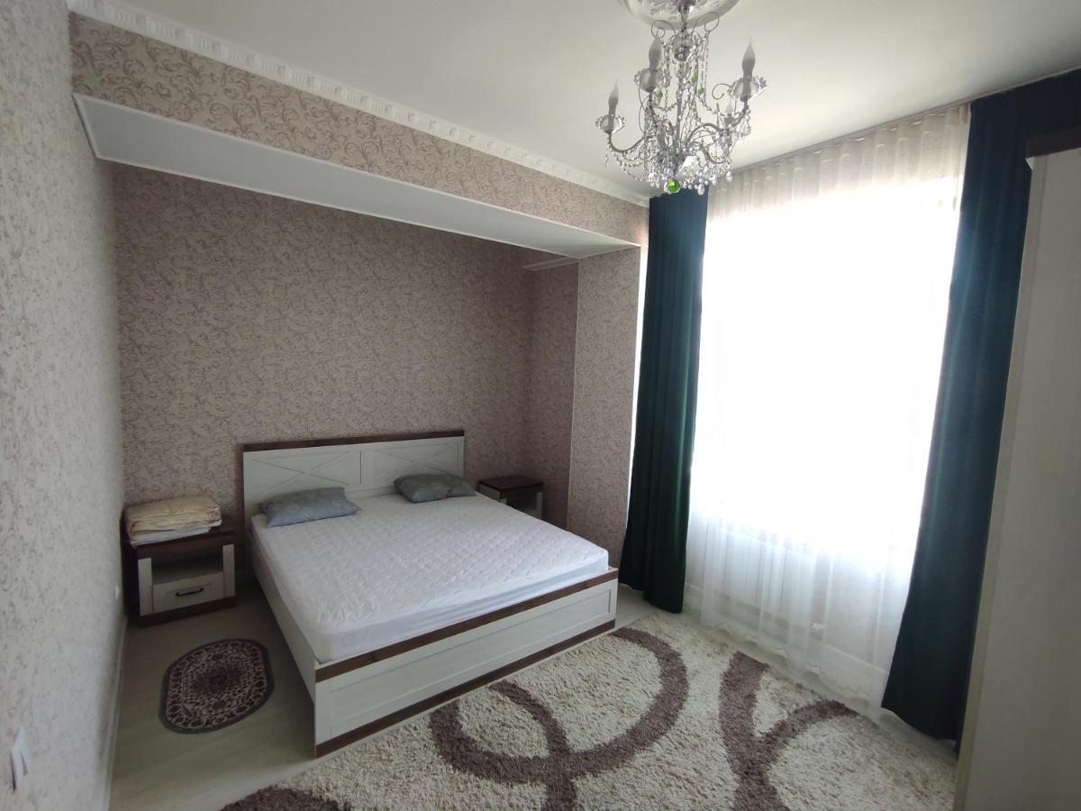 Prestigious Apartment In ビシュケク エクステリア 写真