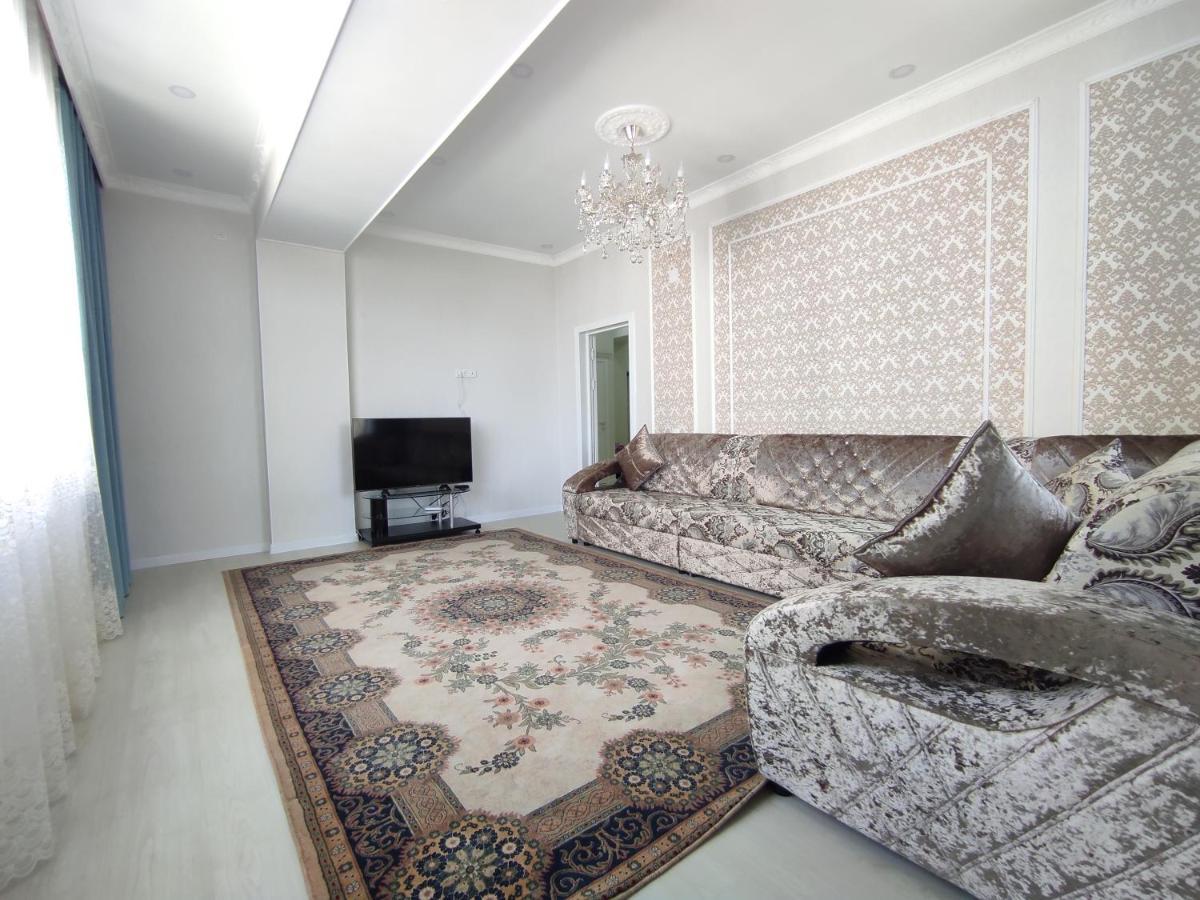 Prestigious Apartment In ビシュケク エクステリア 写真