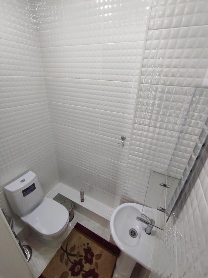 Prestigious Apartment In ビシュケク エクステリア 写真