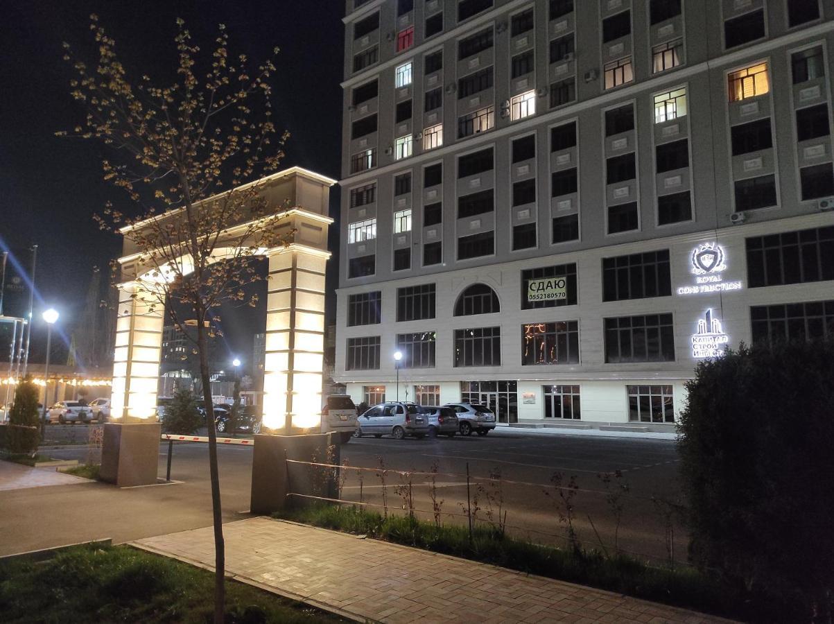Prestigious Apartment In ビシュケク エクステリア 写真